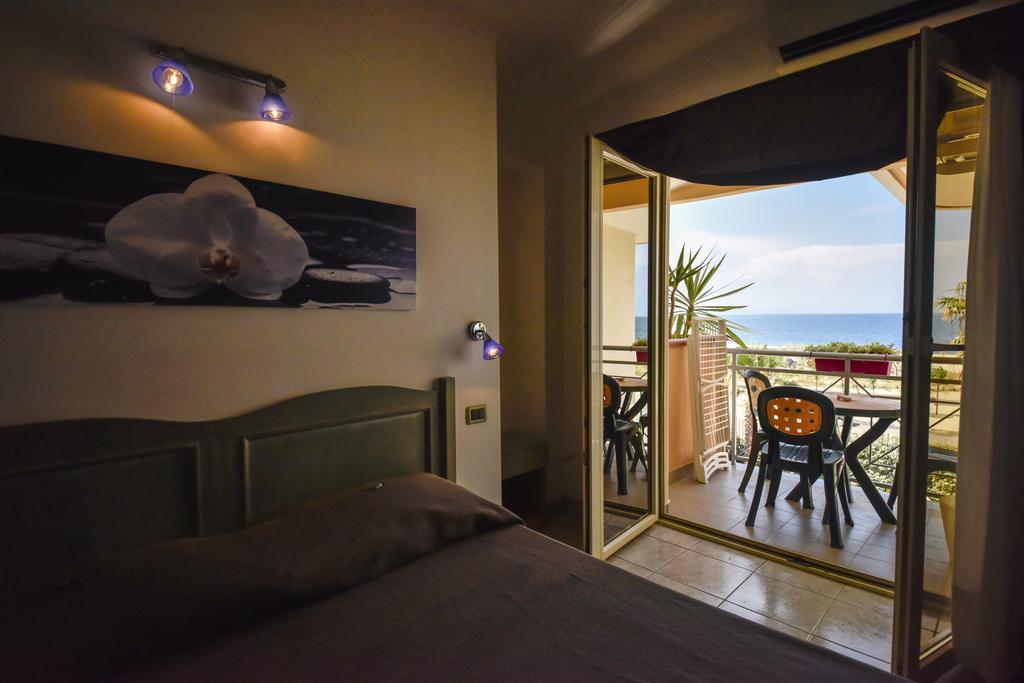 Hotel La Villa Corigliano Calabro Phòng bức ảnh